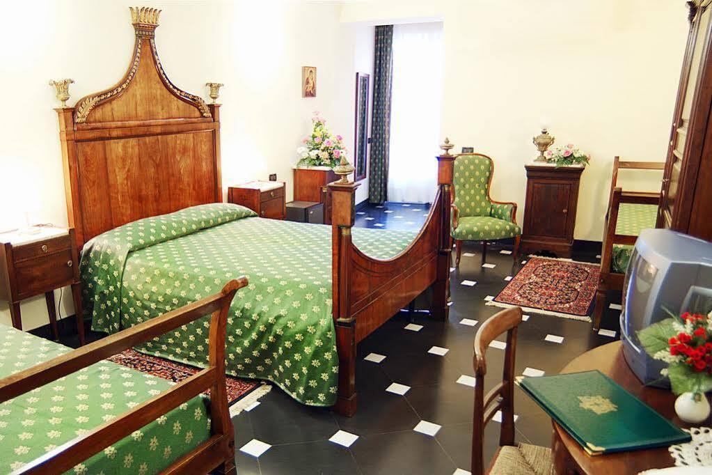 Palazzo Vescovile Hotel Нолі Екстер'єр фото